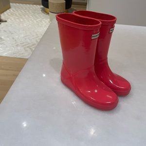Great condition barely worn hunter boots in hot pink!  size 1 girls.